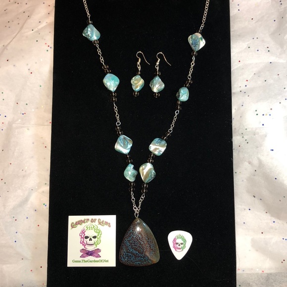 Sea blue shell & drusy pendant matching earrings - Picture 1 of 5